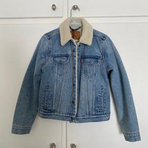 New Levi's Women's Sherpa Trucker Jacket